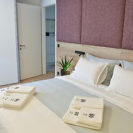 Astra Urban Garden Apartment, 2 Garage Parking Spaces ซาเกร็บ ภายนอก รูปภาพ
