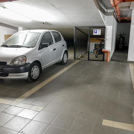 Astra Urban Garden Apartment, 2 Garage Parking Spaces ซาเกร็บ ภายนอก รูปภาพ
