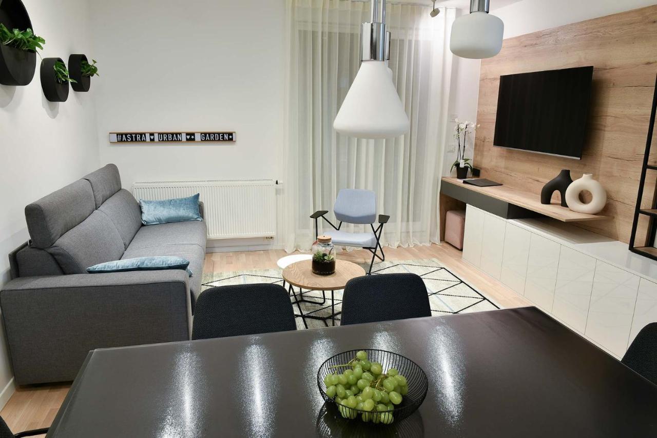 Astra Urban Garden Apartment, 2 Garage Parking Spaces ซาเกร็บ ภายนอก รูปภาพ