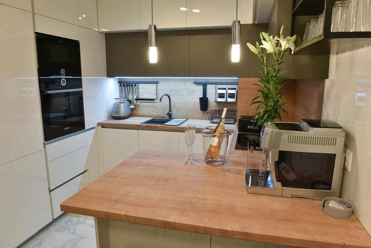 Astra Urban Garden Apartment, 2 Garage Parking Spaces ซาเกร็บ ภายนอก รูปภาพ