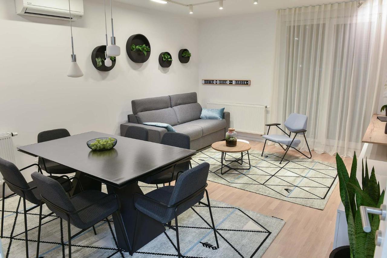 Astra Urban Garden Apartment, 2 Garage Parking Spaces ซาเกร็บ ภายนอก รูปภาพ