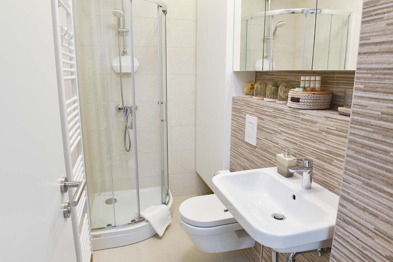 Astra Urban Garden Apartment, 2 Garage Parking Spaces ซาเกร็บ ภายนอก รูปภาพ