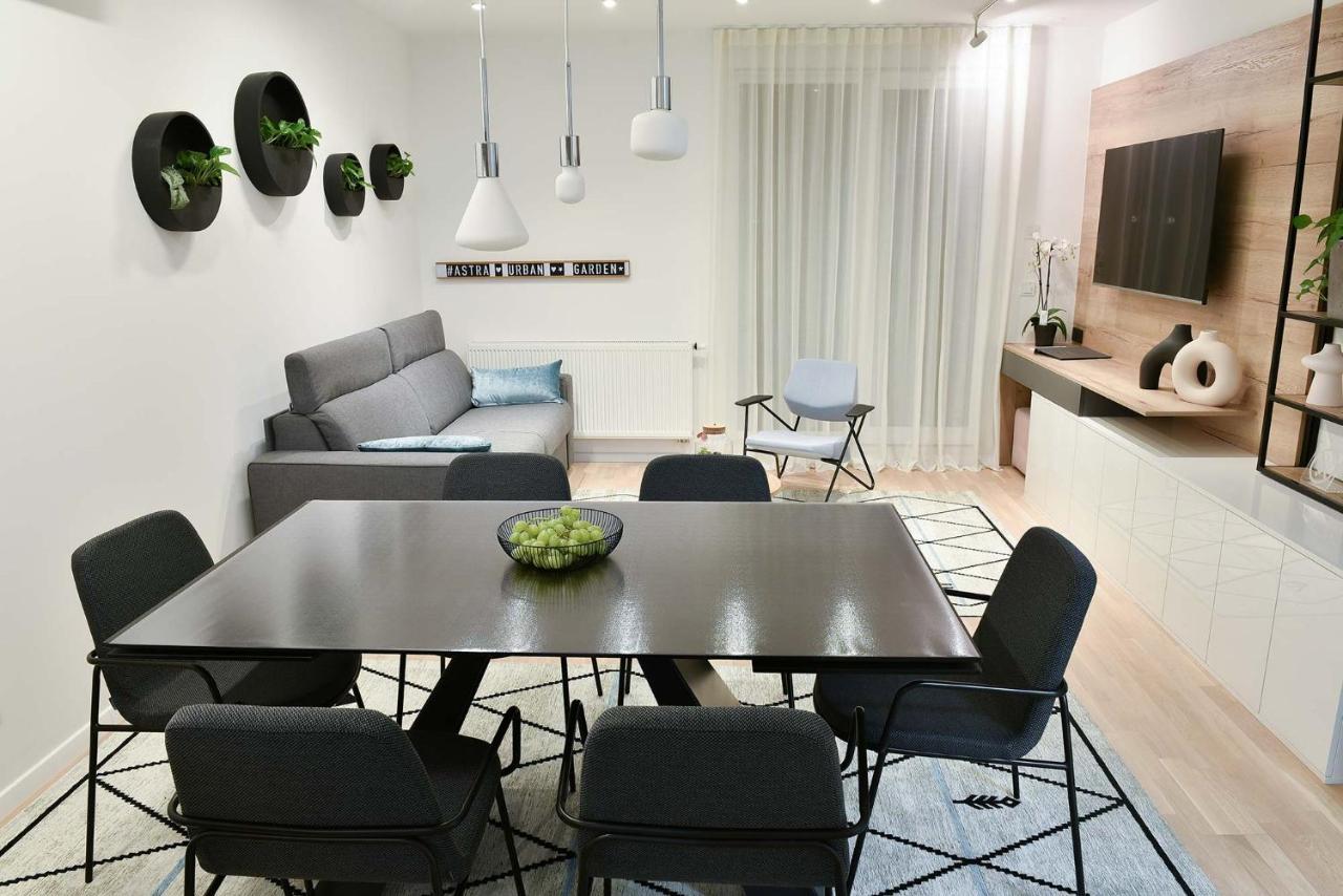 Astra Urban Garden Apartment, 2 Garage Parking Spaces ซาเกร็บ ภายนอก รูปภาพ