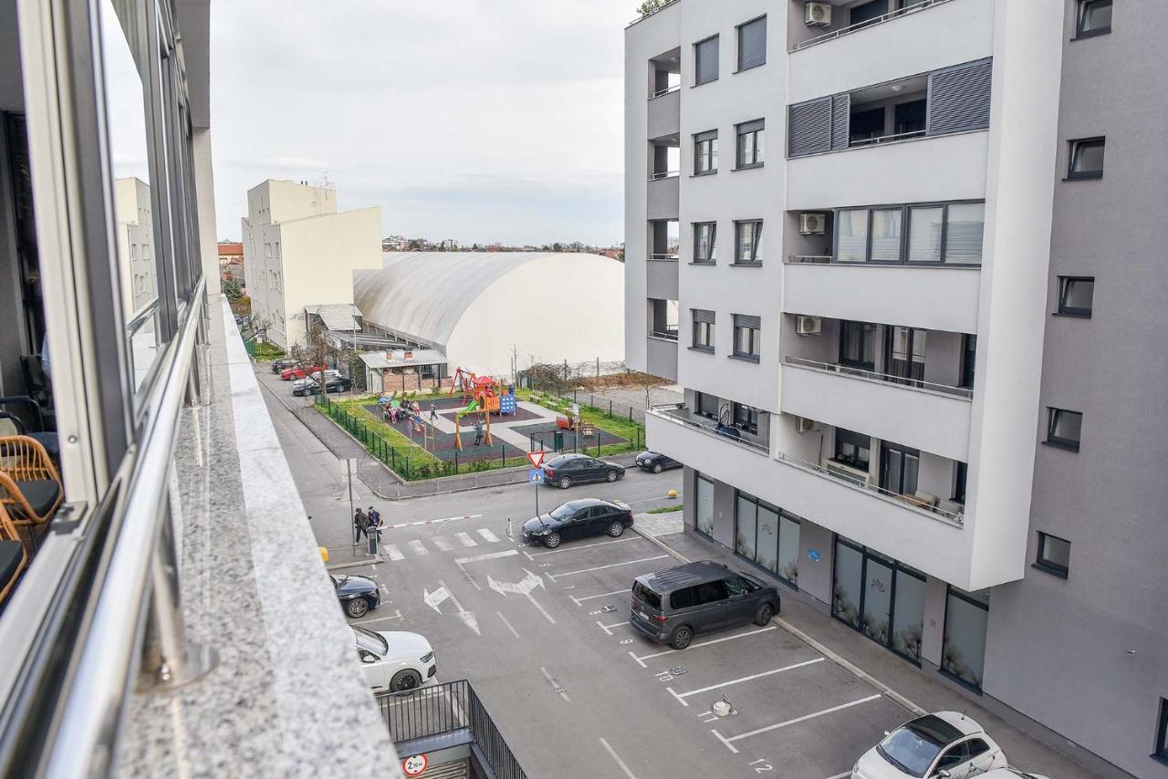 Astra Urban Garden Apartment, 2 Garage Parking Spaces ซาเกร็บ ภายนอก รูปภาพ