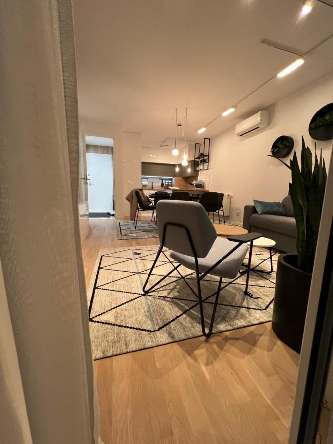 Astra Urban Garden Apartment, 2 Garage Parking Spaces ซาเกร็บ ภายนอก รูปภาพ