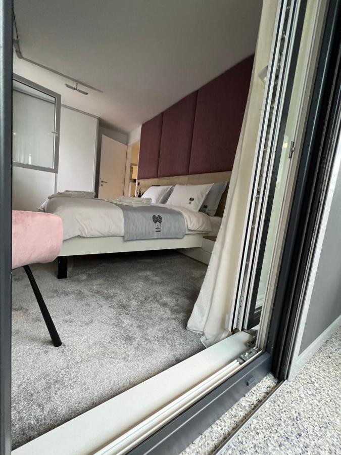 Astra Urban Garden Apartment, 2 Garage Parking Spaces ซาเกร็บ ภายนอก รูปภาพ