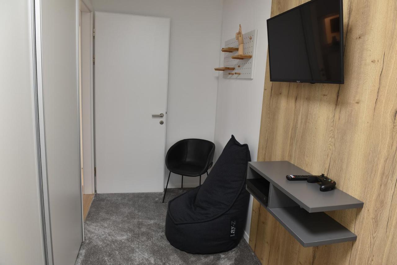 Astra Urban Garden Apartment, 2 Garage Parking Spaces ซาเกร็บ ภายนอก รูปภาพ